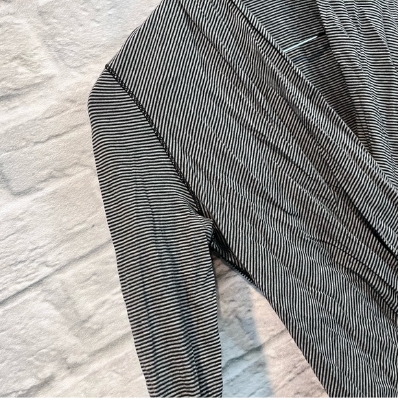 Lululemon Size 4 Radiant Long Sleeve Tonka Stripe Black Heathered Medium Grey - Picture 9 of 16